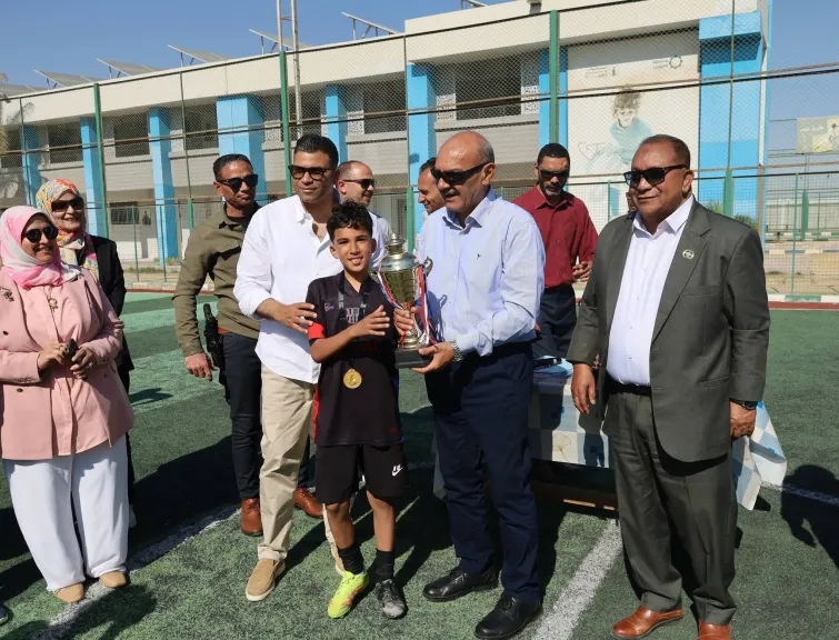 محافظ السويس يشهد ختام مبادرة نجوم الملاعب في كل مدرسة بطل لدعم المواهب الرياضية
