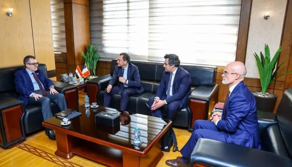 وزير التخطيط يبحث مع الجانب الفرنسي تداعيات الأزمة الجيوسياسية الراهنة وسبل تعزيز العلاقات الاقتصادية المشتركة