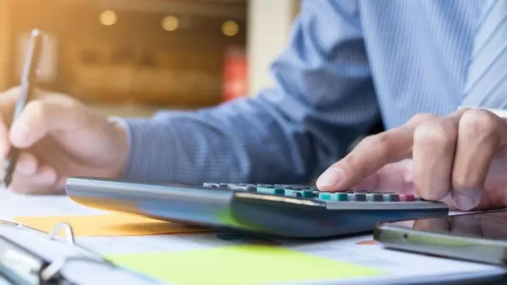 رئيسة الضرائب: الإقرارات «إلكترونية» بالكامل وحزمة جديدة لتعزيز الثقة مع مجتمع الأعمال