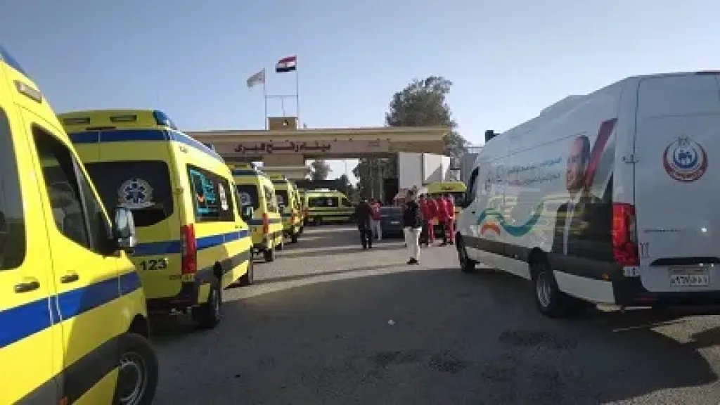 استئناف دخول دفعات شاحنات مساعدات جديدة من معبر رفح إلى كرم أبو سالم