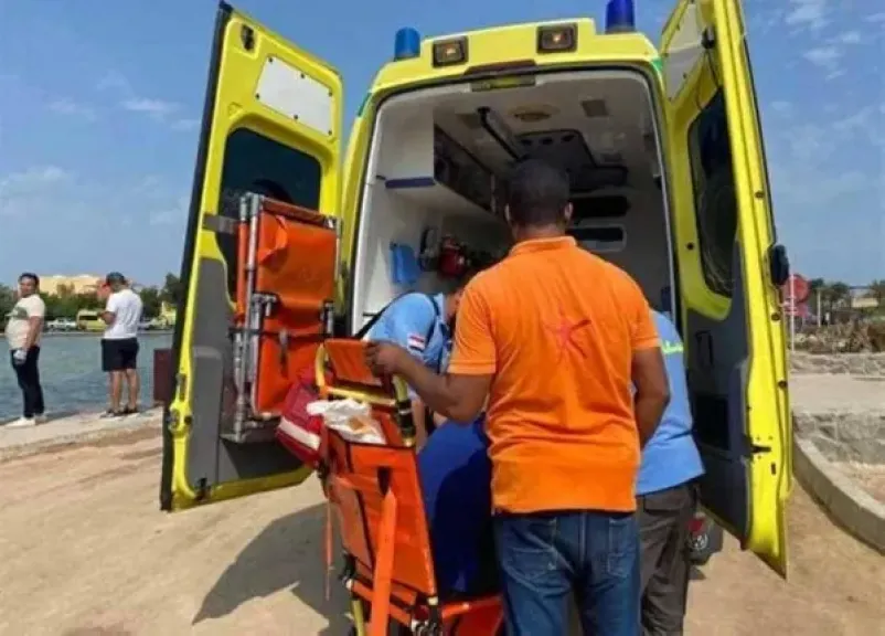 إصابة شخص صدمته سيارة خلال محاولة عبور الطريق في الوراق