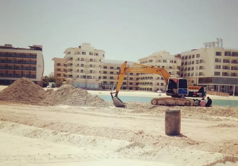 انطلاق أعمال تكريك المجرى البحري بمطروح لتيسير حركة يخوت النزهة