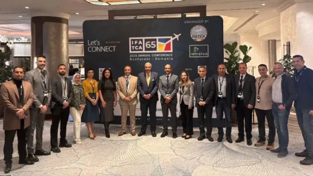 سفير مصر برومانيا يزور وفد ضباط المراقبة الجوية المشارك في IFATCA ببوخارست