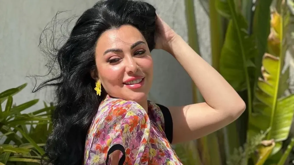 بالأحمر الجذاب.. ميرهان حسين تستعرض رشاقتها