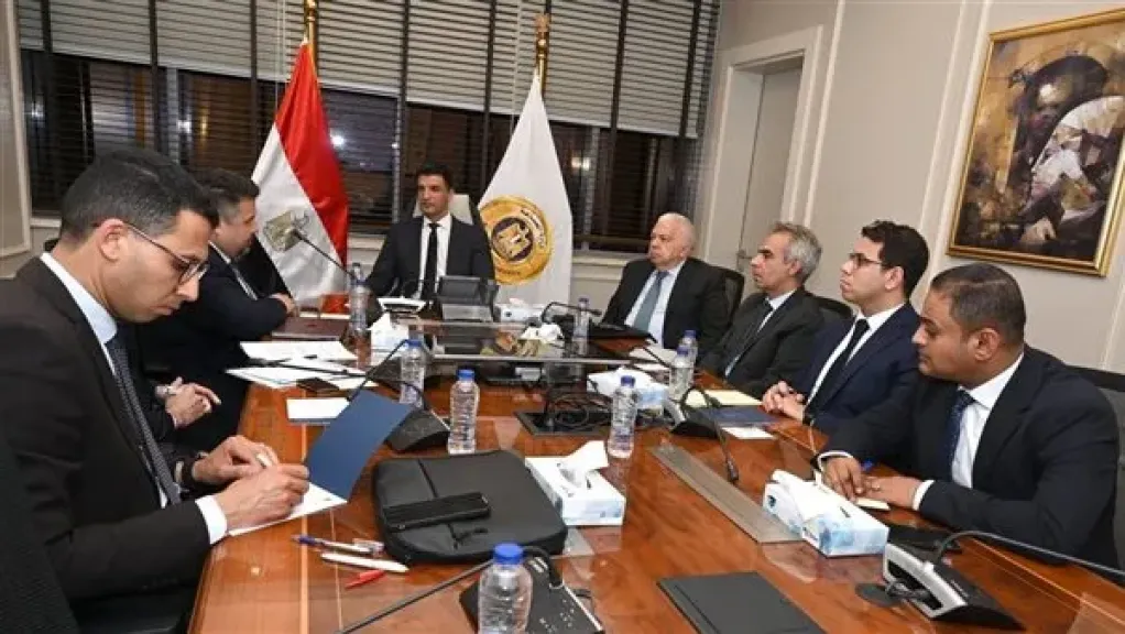 وزير الصناعة يبحث مع وفد شركة إيچيبت آمون للأمونيا الخضراء مشروعا جديدا