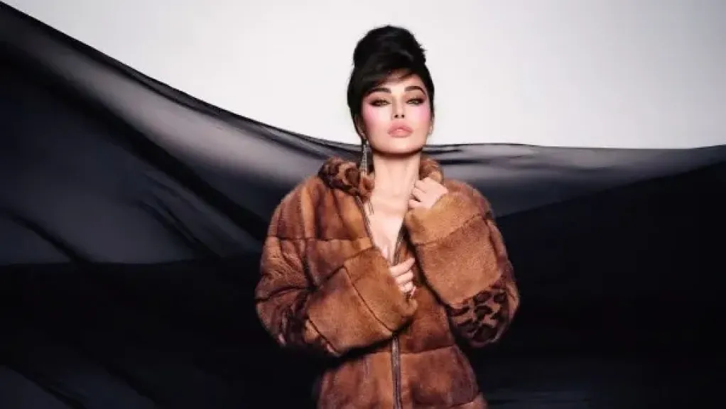 هيفاء وهبي تخطف الأنظار بإطلالة جريئة.. وتترقب عرض ”أرض جهنم”