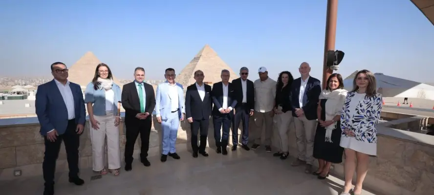 وزير السياحة والآثار يُناقش مع شركات السياحة الألمانية التطورات الحالية التي تشهدها المنطقة