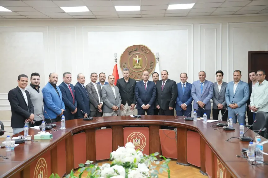 وزير العمل يلتقي محرري ملف العمل بالصحف ويستعرض جهود الوزارة في التدريب والتشغيل والحماية الاجتماعية| صور