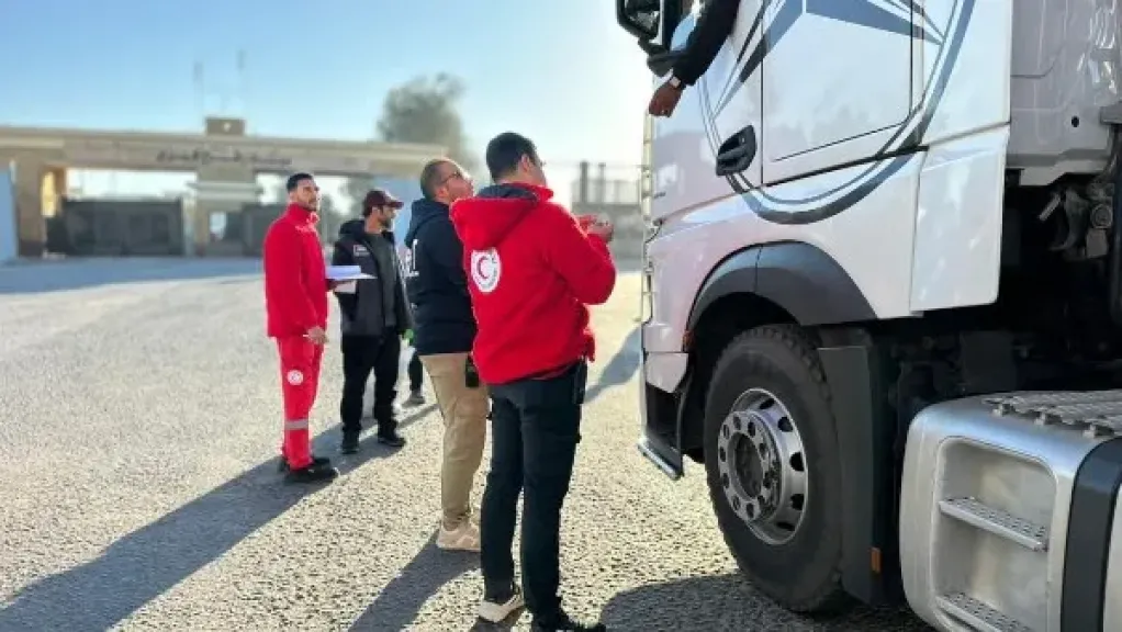 قافلة «زاد العزة» الـ 182 تدخل إلى الفلسطينيين في قطاع غزة