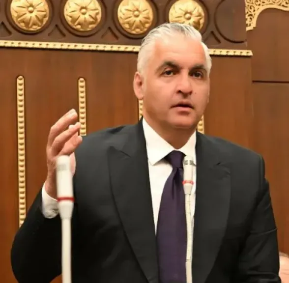 النائب سيف زاهر ينتقد ظاهرة المراهنات الرياضية: اليوم يبيع اللاعب نادي وغدا سيبيع بلده