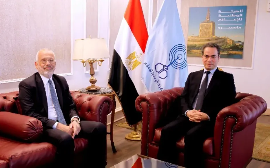 سفير اليونان يزور مسرح ماسبيرو ويشيد بالعلاقات بين القاهرة وأثينا