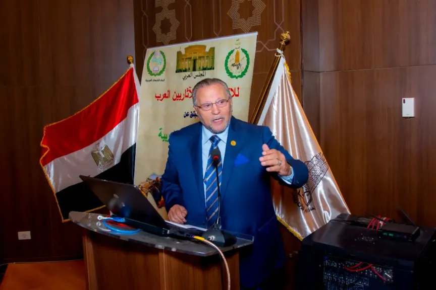 الآثاريين العرب يناشد بـ وقف بيع مخطوط قصيدة ”البُردة”