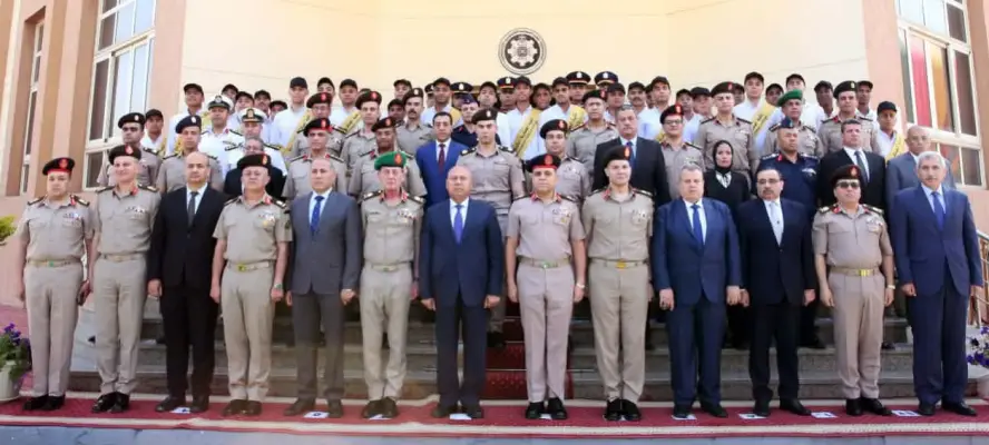الأكاديمية العسكرية المصرية تنظم مراسم الاحتفال بتخرج دورات تدريبية للمرشحين للعمل بالنقل