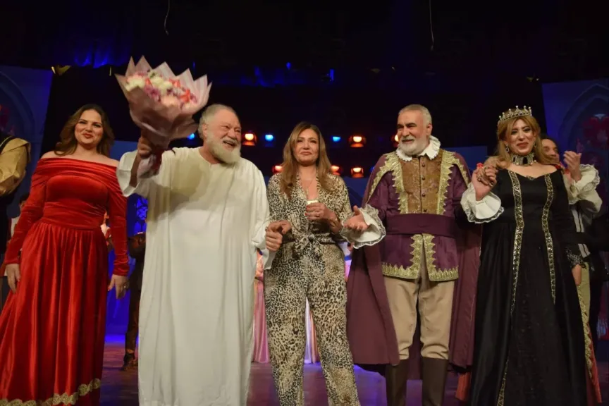 ليلى علوي تشيد بعرض الملك لير ليحيى الفخراني: قيمة وقامة ما بتتكررش