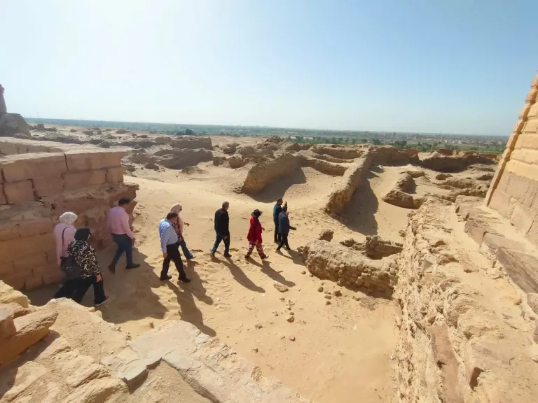 أمين الأعلى للآثار يتفقد مواقع أثرية بالفيوم والغربية والدقهلية لمتابعة مشروعات الترميم.. صور