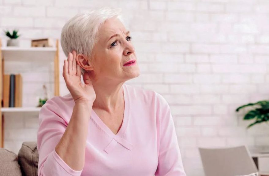 وزارة الصحة توجه رسالة عاجلة للتعامل مع ضعف السمع لكبار السن