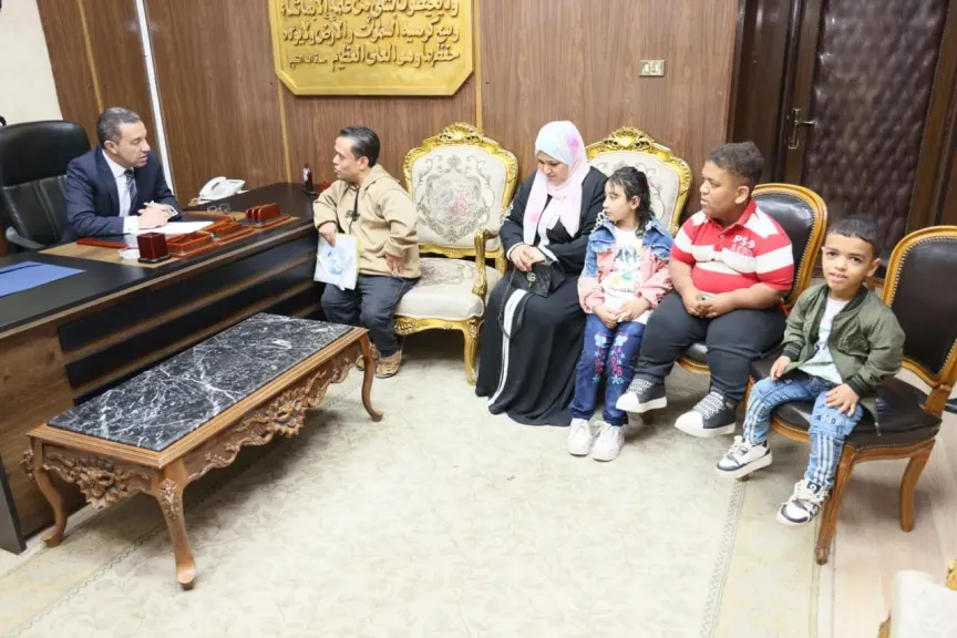 محافظ المنوفية يوجه بصرف مساعدات مالية وإنهاء إجراءات علاج على نفقة الدولة.. صور