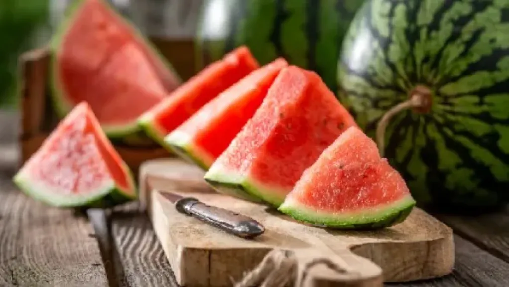 البطيخ فيه علامات بيضاء.. نصائح عاجلة للمواطنين قبل التناول