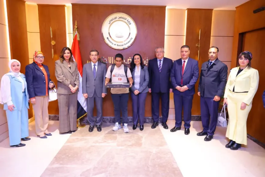 وزارة التضامن الاجتماعي وبنك التعمير والإسكان يشهدان توزيع عدد من الأجهزة التعويضية لطلاب الجامعات من ذوي الإعاقة