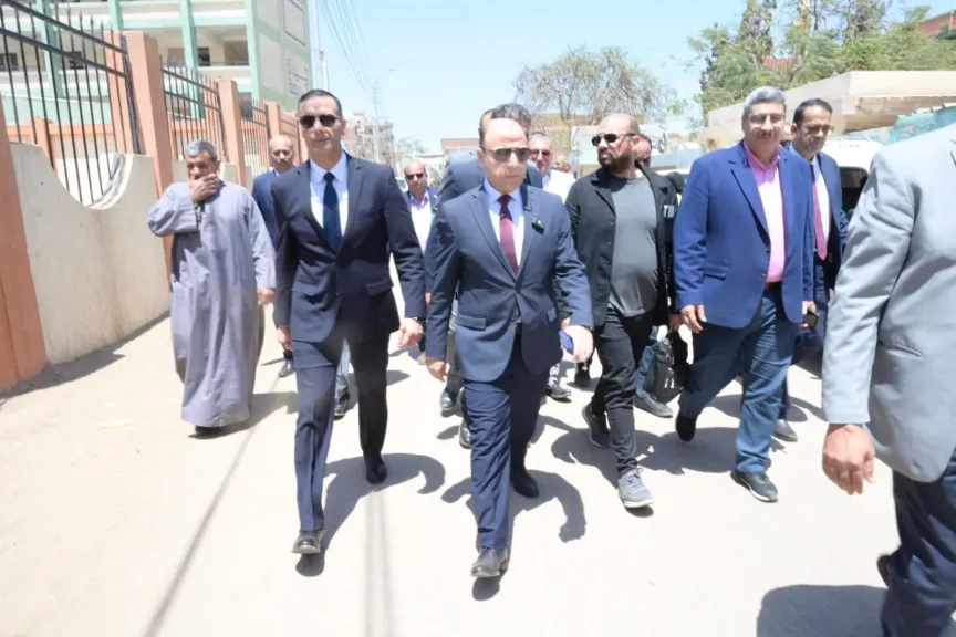 محافظ الغربية يتفقد 6 مشروعات خدمية ضمن ”حياة كريمة” في تفهنا العزب.. صور