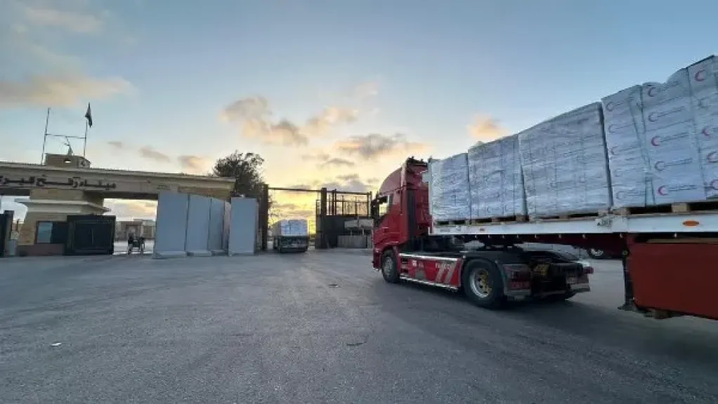تحرك الدفعة الـ186 من شاحنات المساعدات إلى قطاع غزة