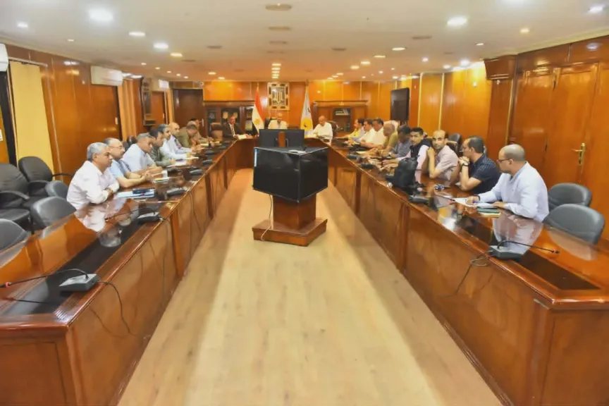 محافظ أسيوط يوجه بسرعة تنفيذ إجراءات تقنين أراضي الدولة والتصالح ببعض مخالفات البناء