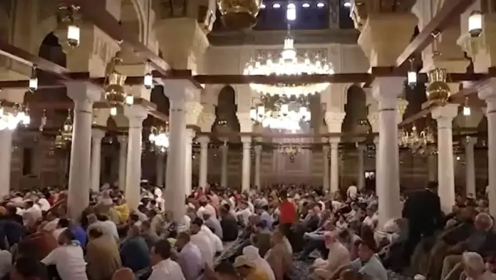 وزارة الأوقاف تترجم خطبة الجمعة عن الأرض المباركة وخطورة المغالاة في تكاليف الزواج إلى لغة الإشارة