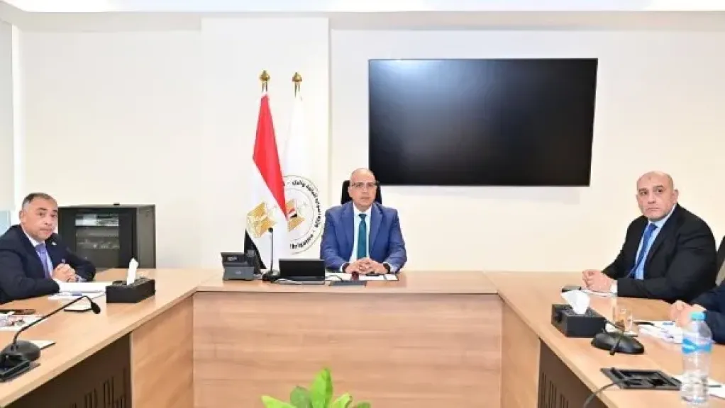 وزير الرى يبحث إجراءات الحفاظ على المنشآت المائية التاريخية بالتنسيق مع الجهات المختصة