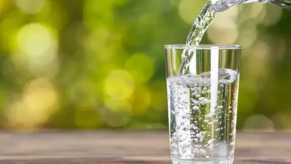 شرب المياه قد يكون خطرا في هذه الحالة.. استشاري تغذية توجه نصائح ذهبية