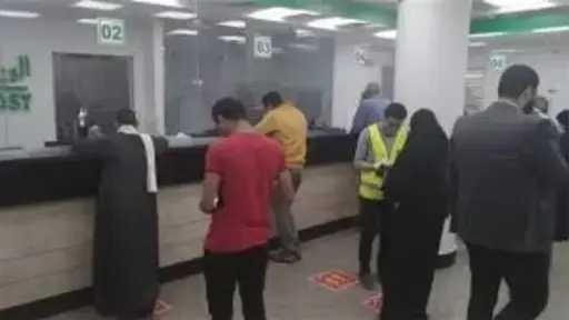منحة عيد العمال العادية.. بدء صرف 355 مليون جنيه لـ236 ألف عامل عبر منافذ البريد