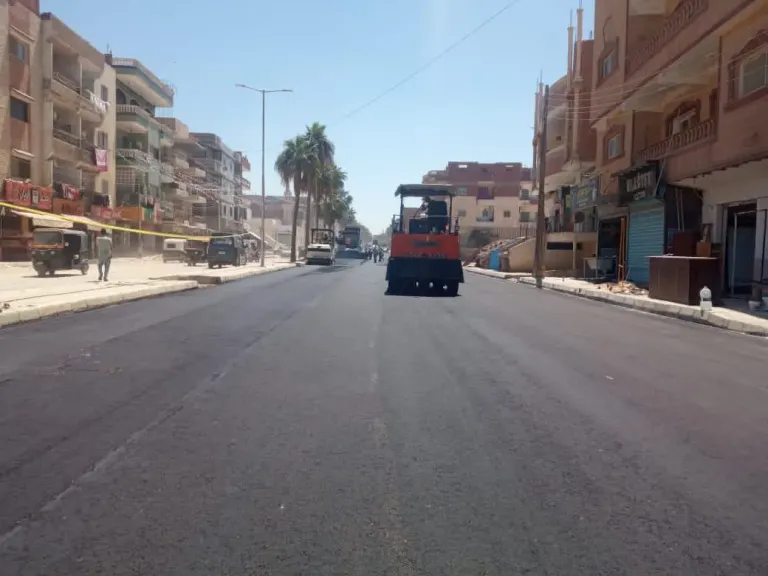 الطرق والنقل بالإسماعيلية تواصل أعمال تطوير الطريق المزدوج بمدينة فايد