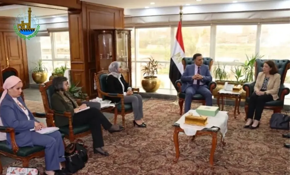محافظ القليوبية يبحث مع وفد البنك الدولي مستجدات مشروع إدارة تلوث الهواء وتغير المناخ بالقاهرة الكبرى