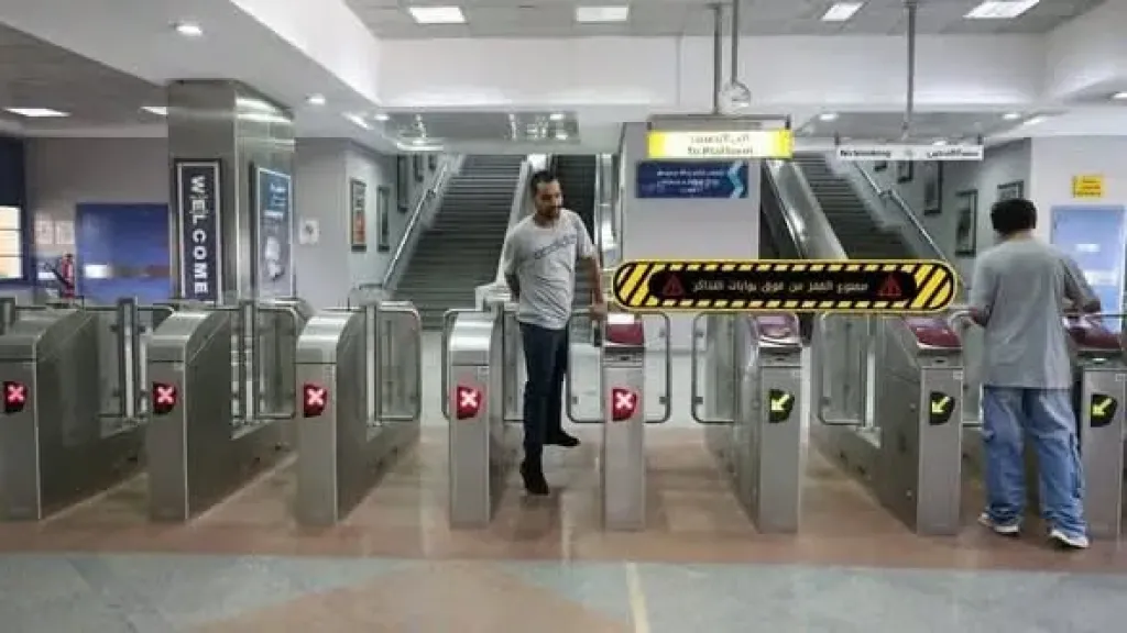 النقل تناشد المواطنين للحفاظ على المرافق العامة داخل المترو والقطار الكهربائي الخفيف