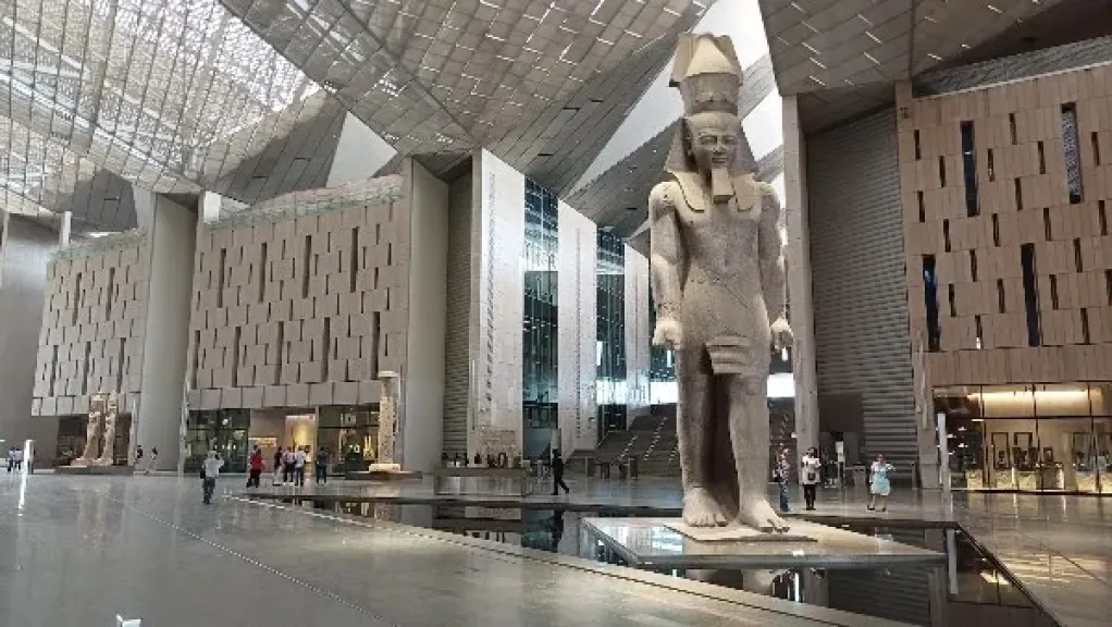 المتحف المصري الكبير يعلن إطلاق محطة الطاقة الشمسية الجديدة