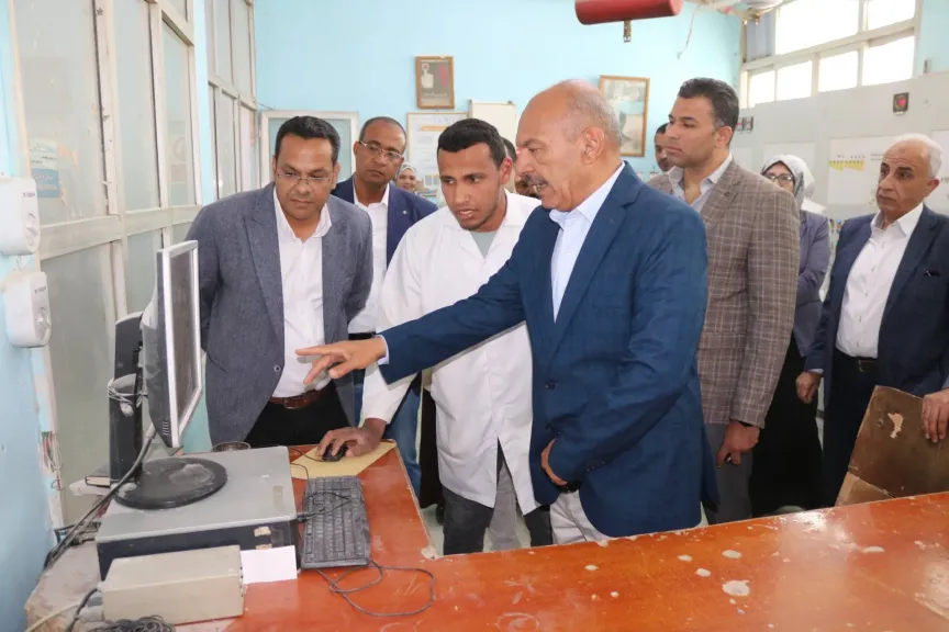 محافظ السويس يتفقد مطاحن شرق الدلتا لضمان جودة الدقيق وانتظام العمل
