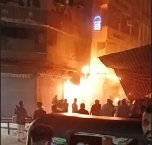 اندلاع حريق في فندق بشارع السوق السياحي في أسوان