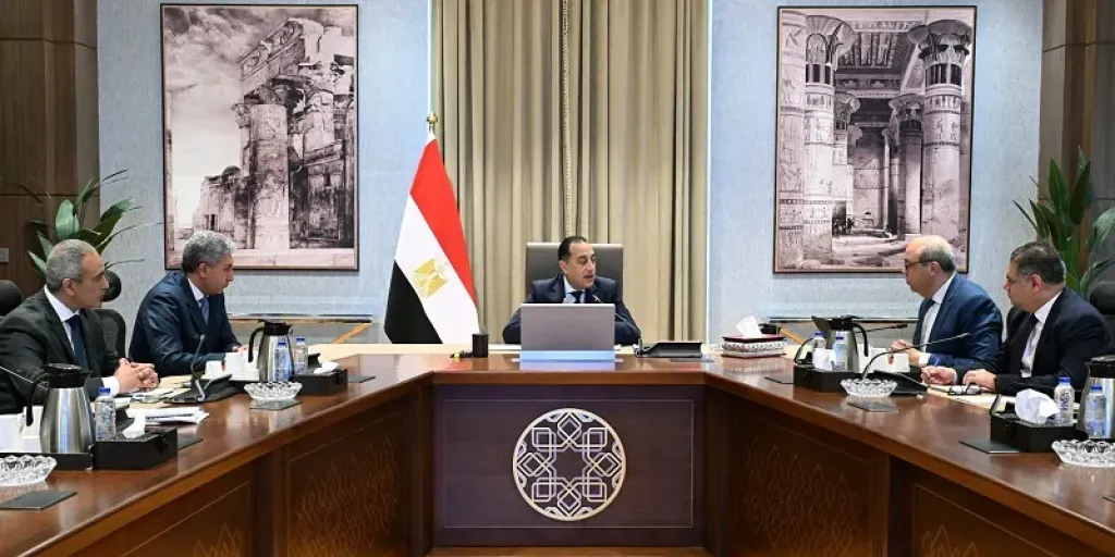 مدبولي: تيسير الإجراءات المتعلقة بدخول السائحين وخروجهم عبر جميع المطارات والمنافذ المختلفة