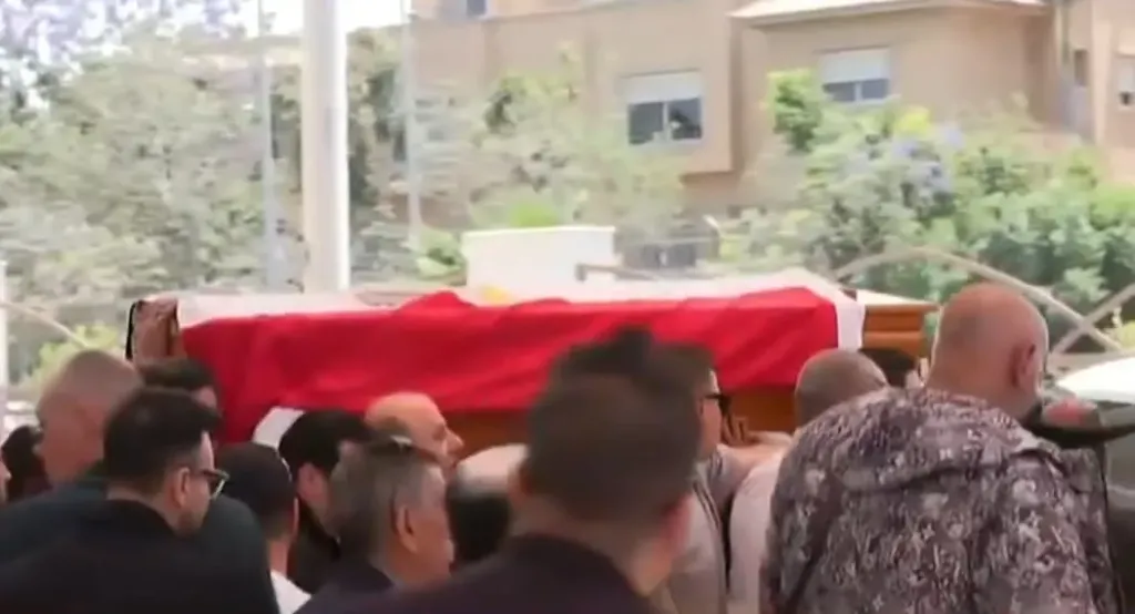 انتهاء صلاة جنازة هاني شاكر وتشييع الجثمان لمثواه الأخير بمقابر العائلة في 6 أكتوبر