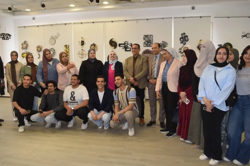 افتتاح معرض لتوظيف تكنولوجيا الليزر في كلية فنون تطبيقية بجامعة بنها