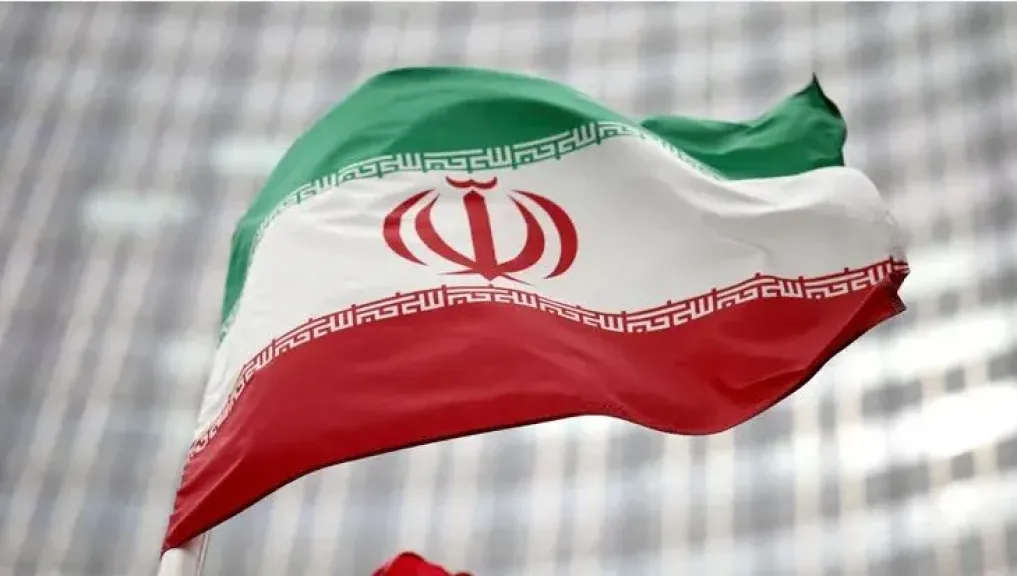 التضخم المرتفع والاقتصاد المتراجع يختبران قدرة إيران على الصمود في مواجهة الحرب والحصار الأمريكي