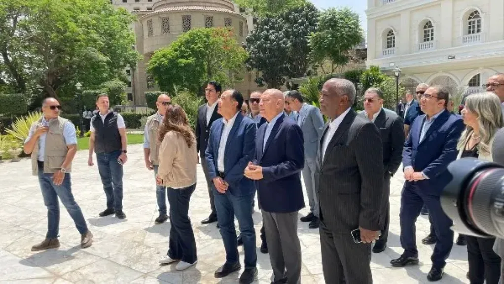مدبولى يتفقد مشروع تطوير وجهات مبنى الخارجية ”قصر التحرير”