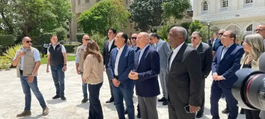 مدبولى يتفقد مشروع تطوير وجهات مبنى الخارجية ”قصر التحرير”