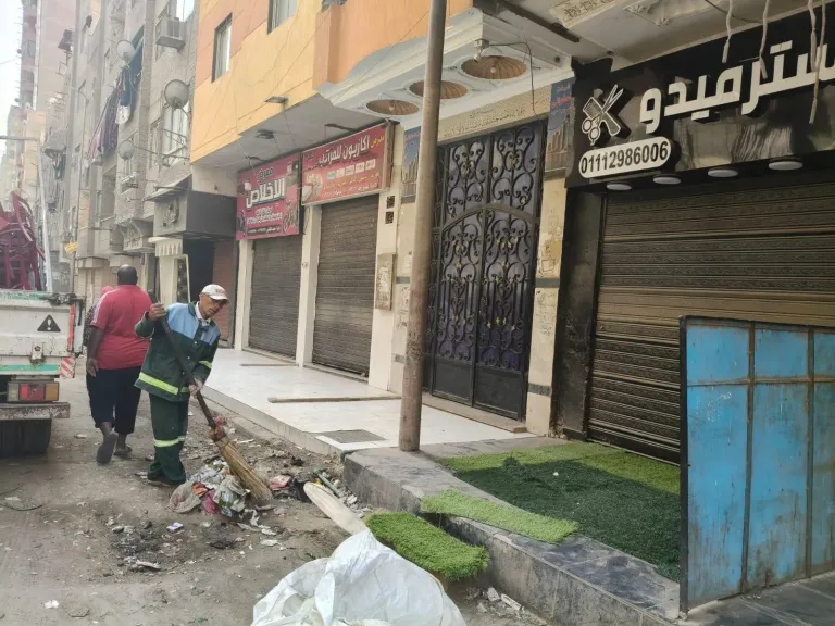 محافظ الجيزة يقود حملات ميدانية مكبرة بالطالبية ويوجه بغلق مقاهٍ مخالفة ورفع الإشغالات فورًا