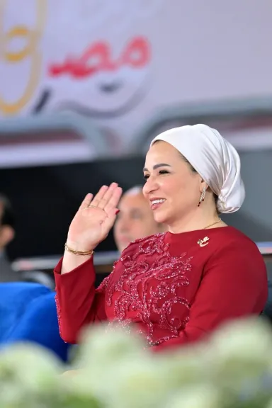 السيدة انتصار السيسي من فعالية فرحة مصر: «فرحانة فرحة أم بتجوز بنتها»