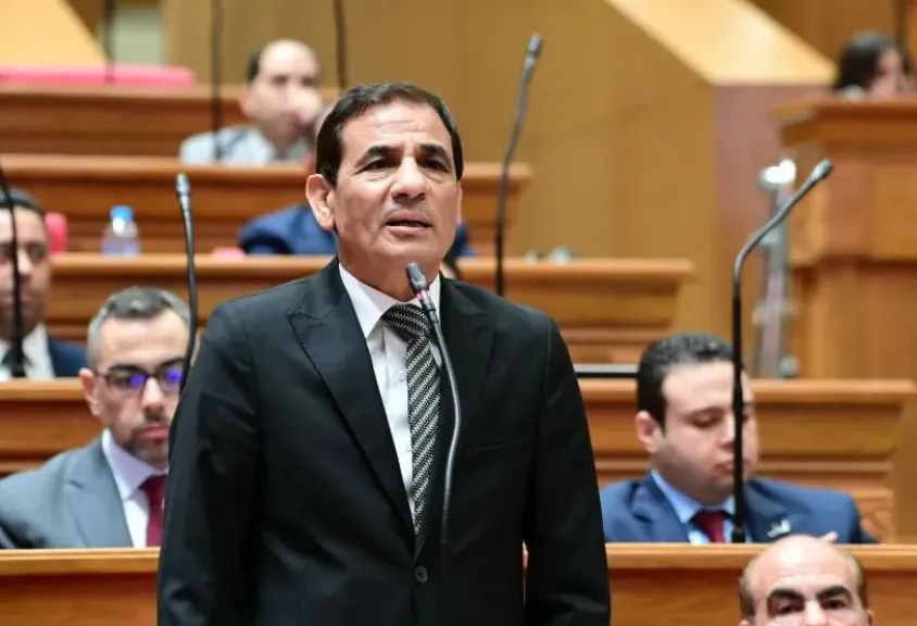 النائب محمد عبدالعليم داوود: مصر غارقة في الديون وكل مولود جديد بييجي شايل 150 ألف جنيه مديونية
