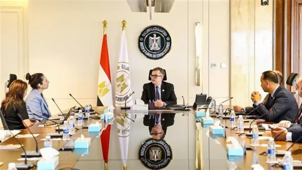 وزير التخطيط: تأمين سلاسل الإمداد للسلع الإستراتيجية والغذائية أولوية قصوى للحكومة