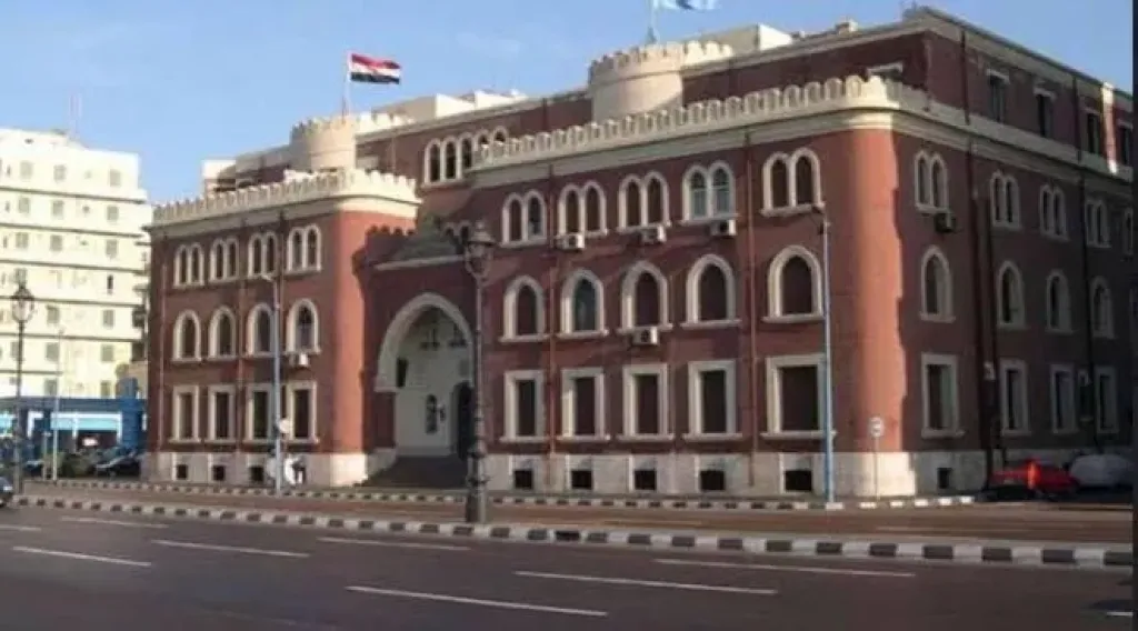 جامعة الإسكندرية تطلق خطة لترشيد الطاقة وتركيب خلايا شمسية في 10 مبانٍ
