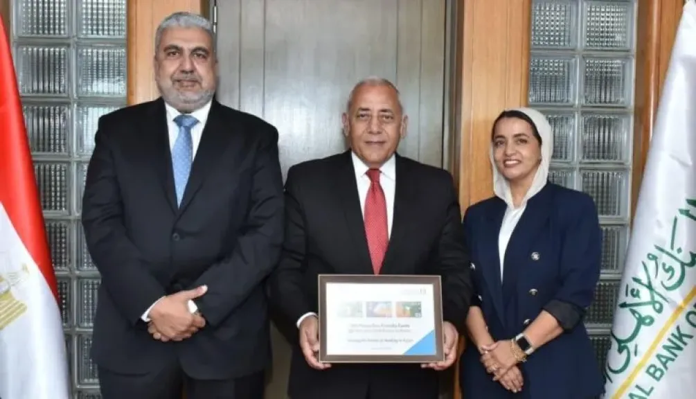 لأول مرة في القطاع المصرفي.. نسخة صديقة للبيئة من بطاقة «ميزة» من البنك الأهلي المصري بالتعاون مع «جي آند دي»