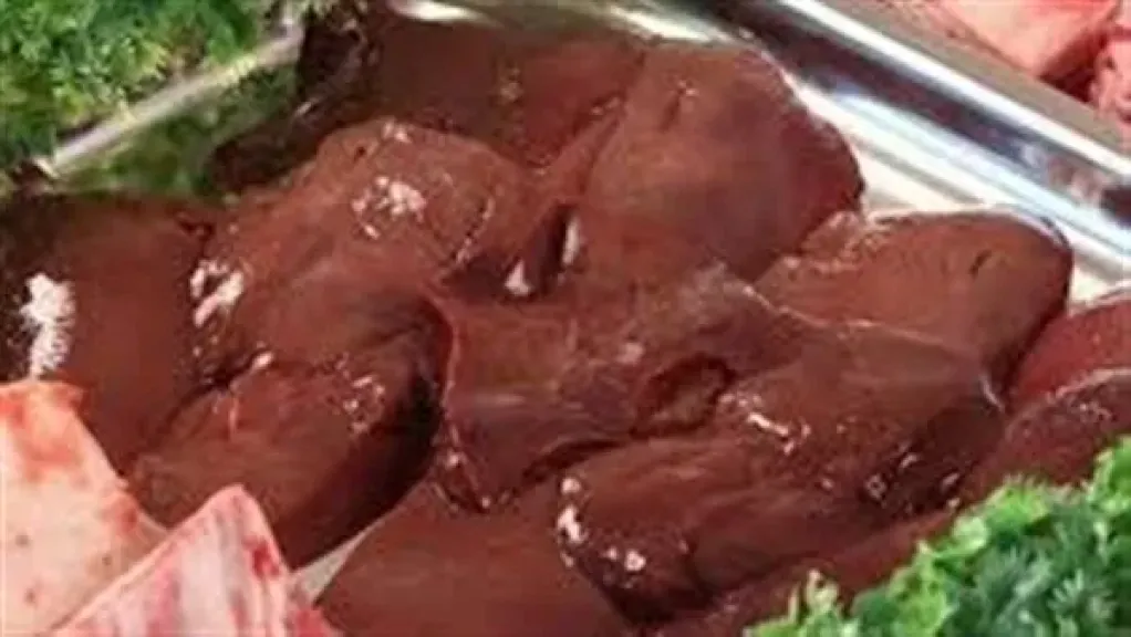 هل يجوز تناول الكبدة والعكاوي ساخنة فور ذبح الأضحية؟.. عبد المنعم خليل يُجيب