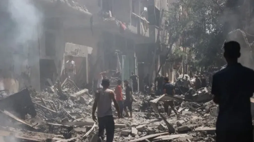 إصابة فلسطينيين اثنين إثر إلقاء مسيرة إسرائيلية قنبلة شمالي غزة